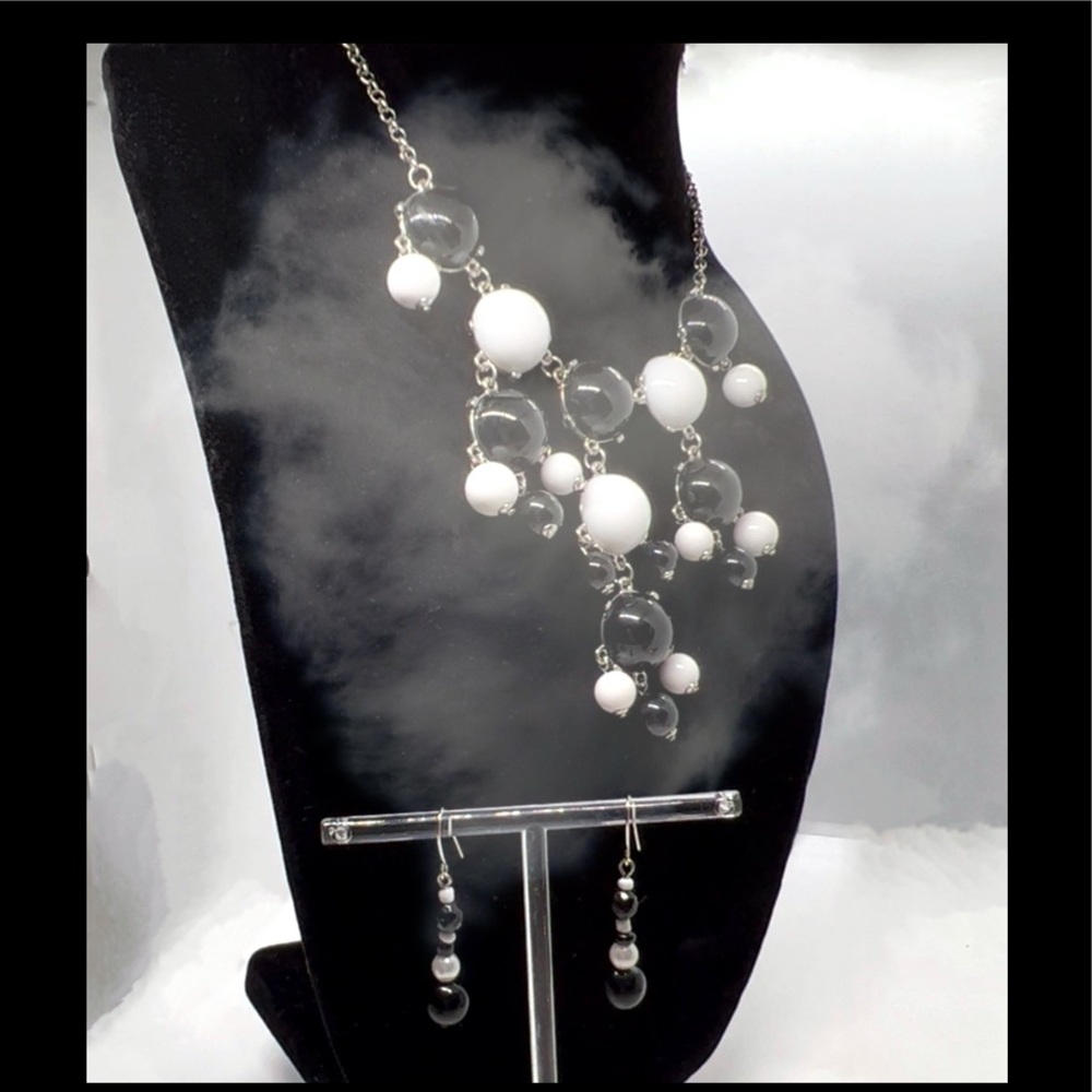 Black & White Chunky Festoon Style Bubble Bib Necklace & Earrings - Picture 4 of 4